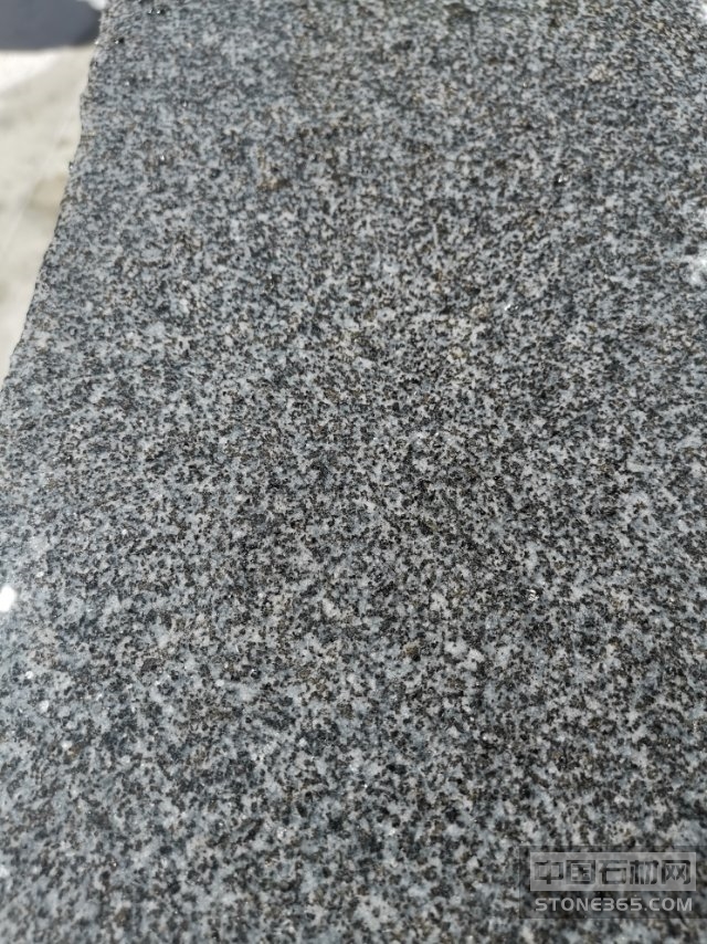 芝麻黑烧面花岗岩 自然与工艺的完美融合